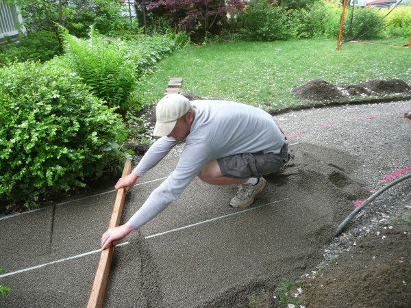 Electrical conduit as sand screeding guides.